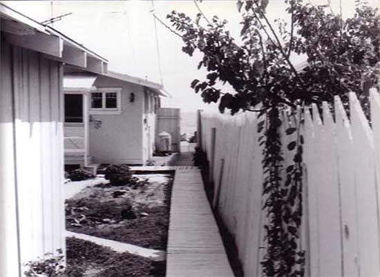09cabin_walk
