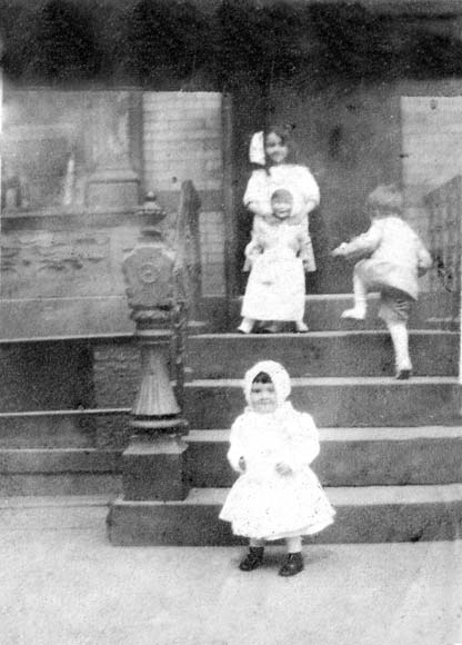 04three_stoop